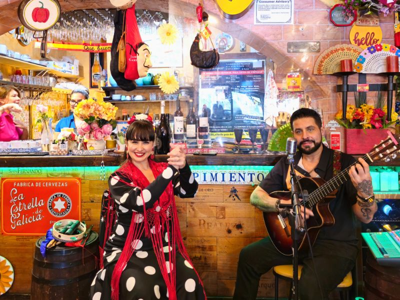 Flamenco Night Miami live show at El Pimiento Restaurant with dancer and guitarist