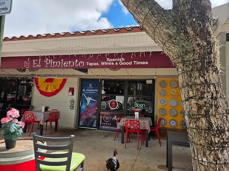 El Pimiento Spanish restaurant entrance in Miami Lakes Florida