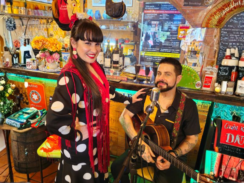Live music Miami Lakes — flamenco singer and guitarist performing at El Pimiento Spanish restaurant Thursday night