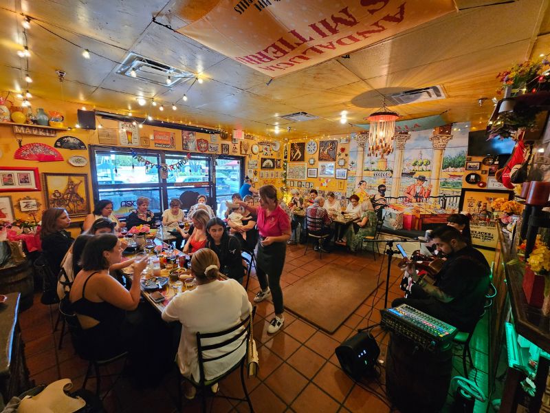 Packed dining room at El Pimiento Restaurant in Miami Lakes – the best place to watch Spain at the World Cup 2026 in Miami
